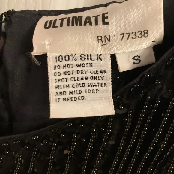 Gorgeous Vintage Beaded Dress. 100% Silk. Sequins and beads. Size Small. - Picture 4 of 9